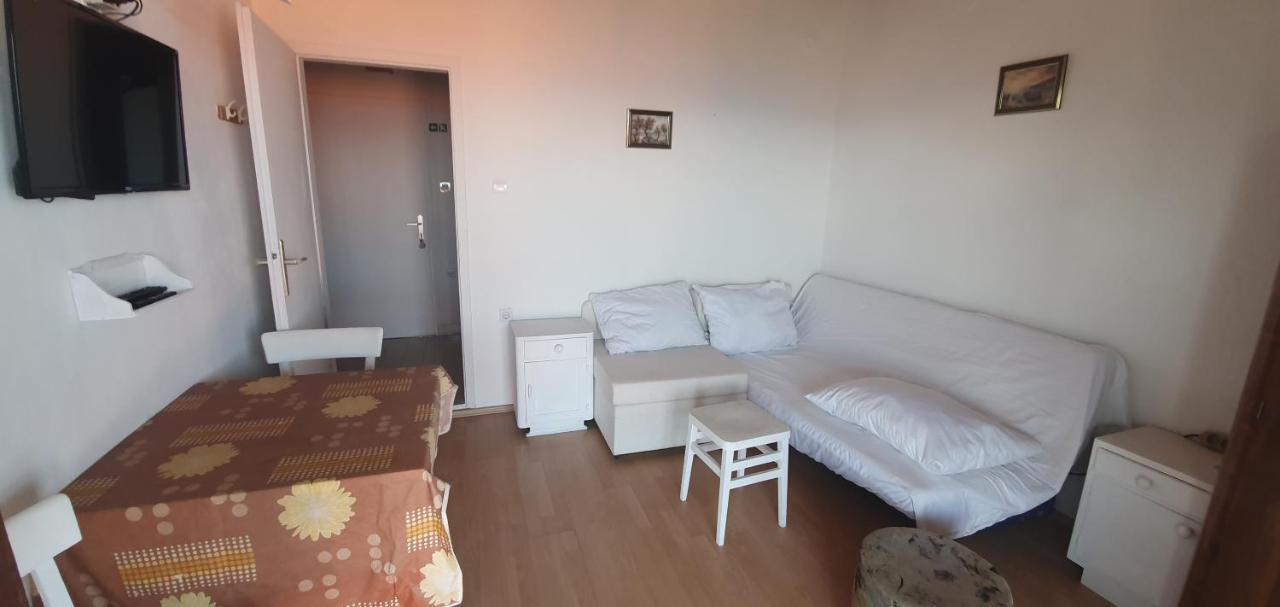 Apartmani Marijan Zavala-Istok Exterior foto